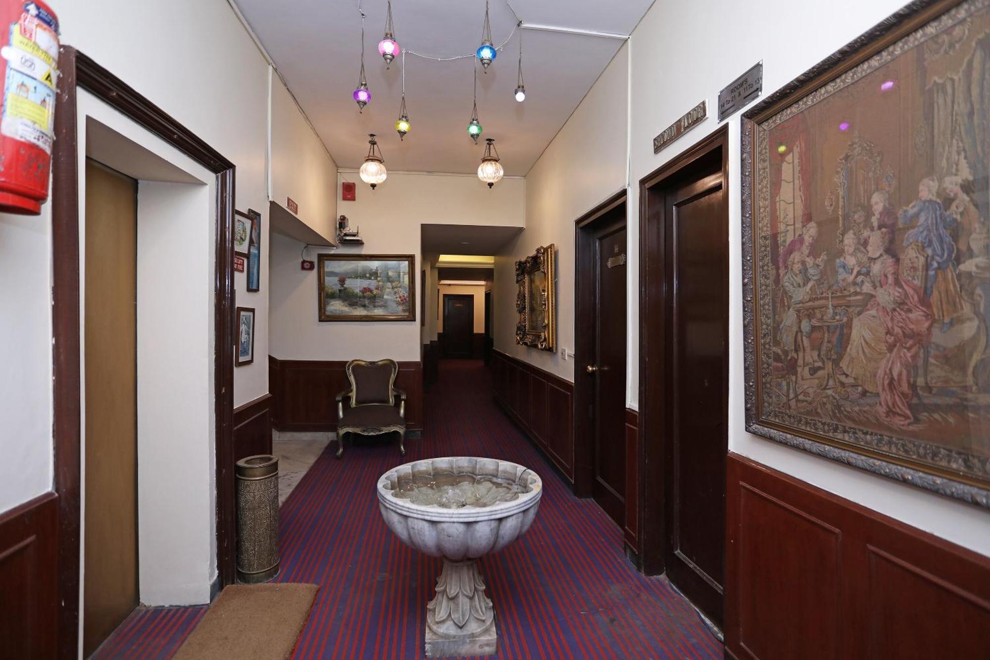 Collection O Hamilton Hotel Yeni Delhi Dış mekan fotoğraf