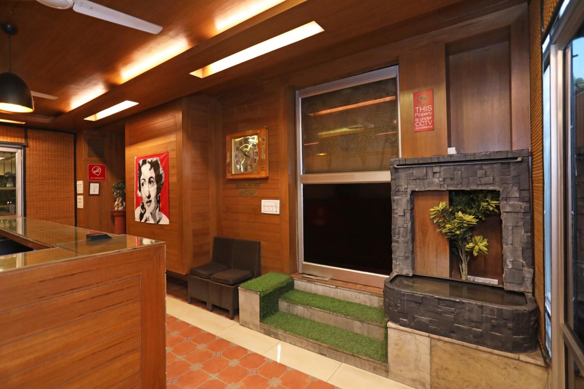 Collection O Hamilton Hotel Yeni Delhi Dış mekan fotoğraf