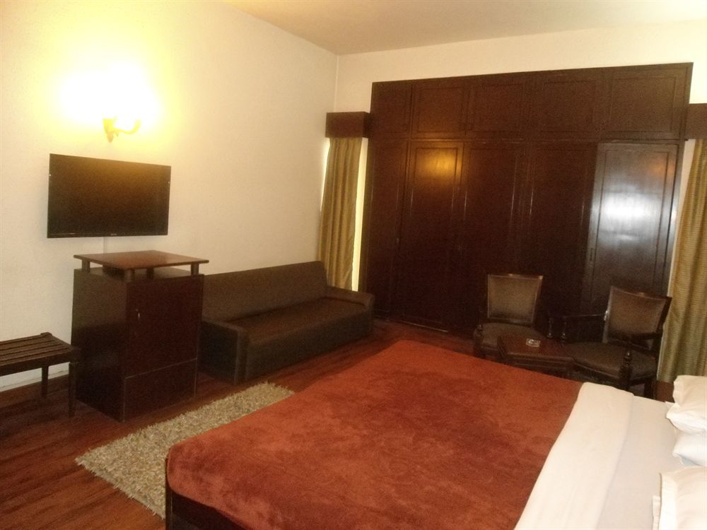 Collection O Hamilton Hotel Yeni Delhi Dış mekan fotoğraf